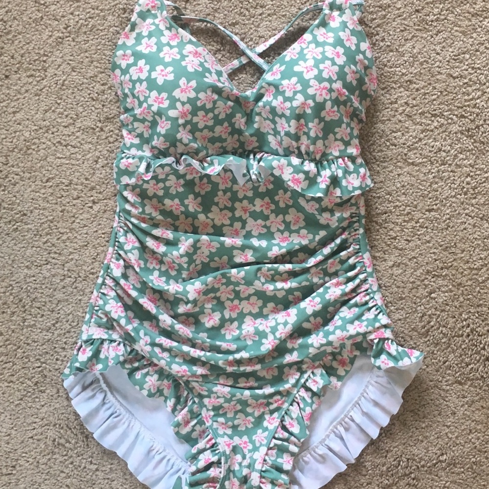 Cute ruffle swimsuit